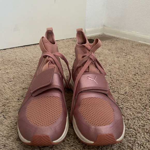 Kylee Jenner Limited Edition Puma Sneakers - Picture 3 of 4